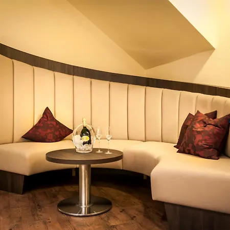 Hotel Der Romantik-hof 4*